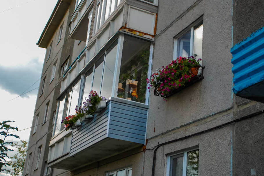 Застекленный балкон в хрущевке