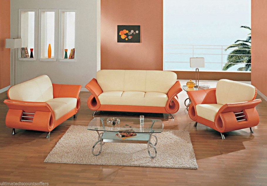 Оранжевый диван в интерьере