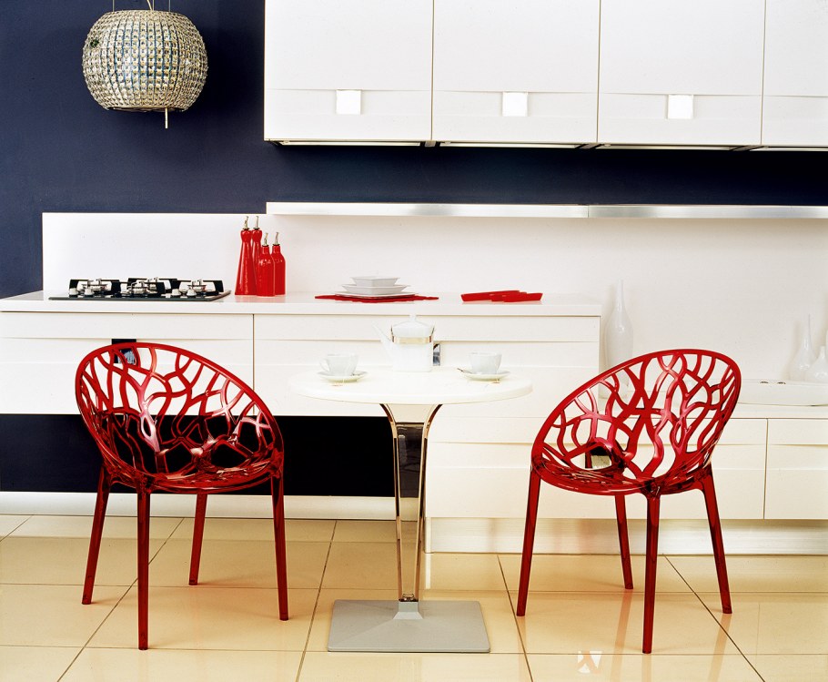Красные стулья для кухни