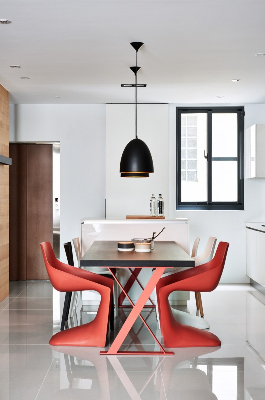 Кухня в скандинавском стиле красная