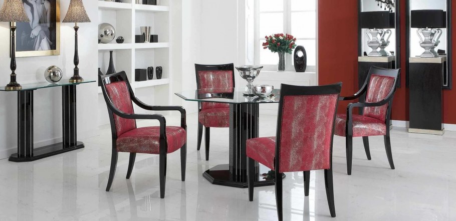 Красное кресло в интерьере