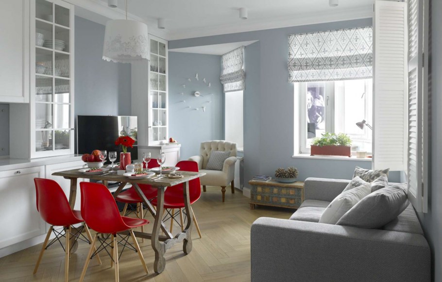 Красный стул в интерьере гостиной