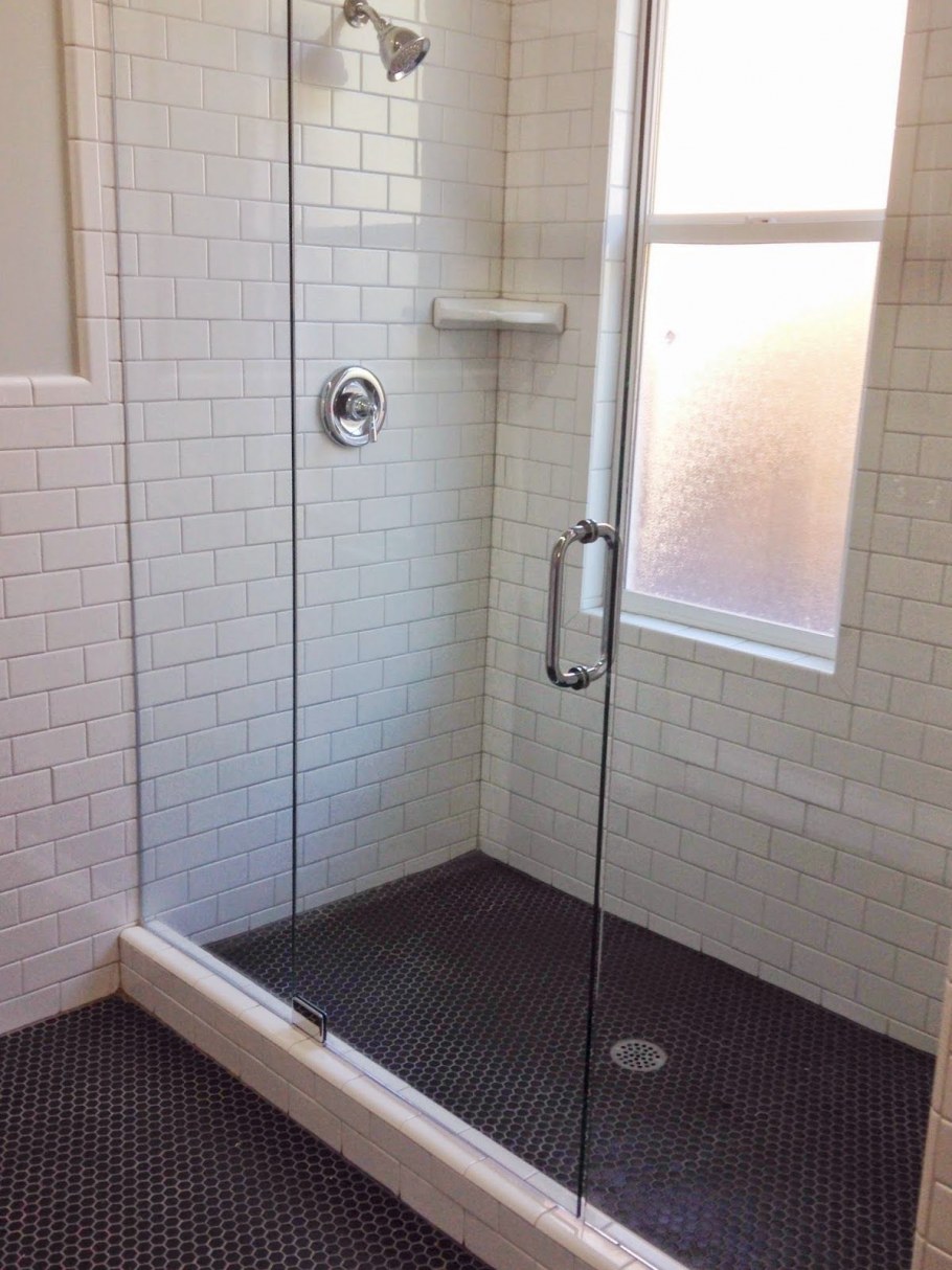 Душевая кабина с бортиком из плитки