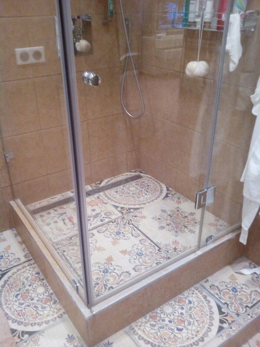 Душевая кабина из плитки
