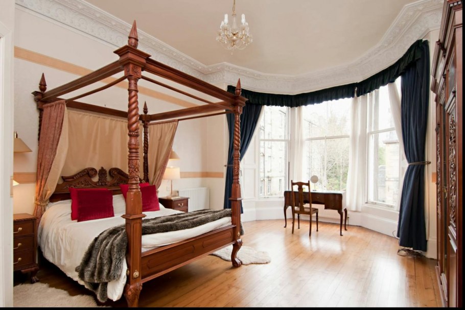 Спальня в викторианском стиле Готика