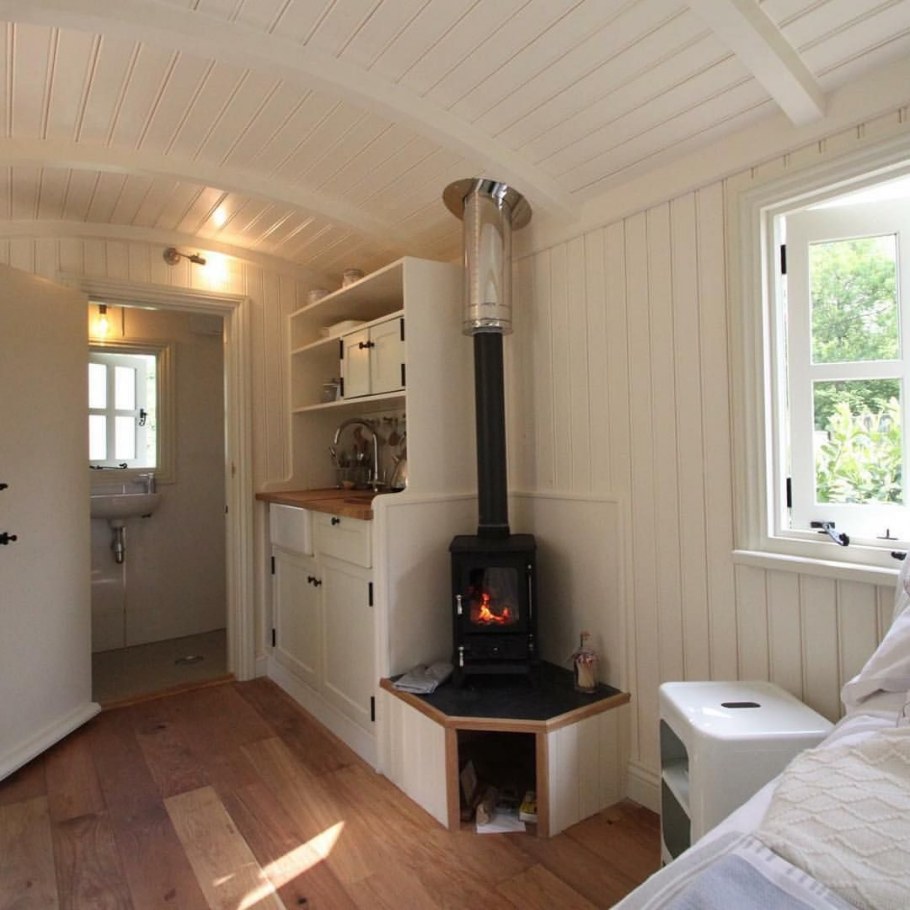 Тини Хаус внутри