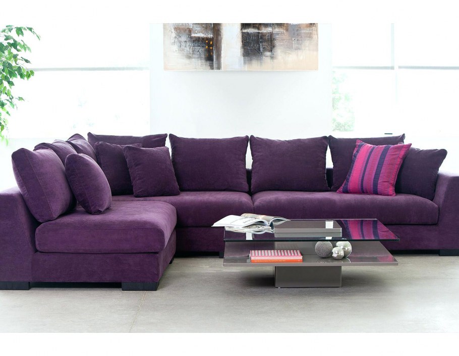Диван фиолетового цвета