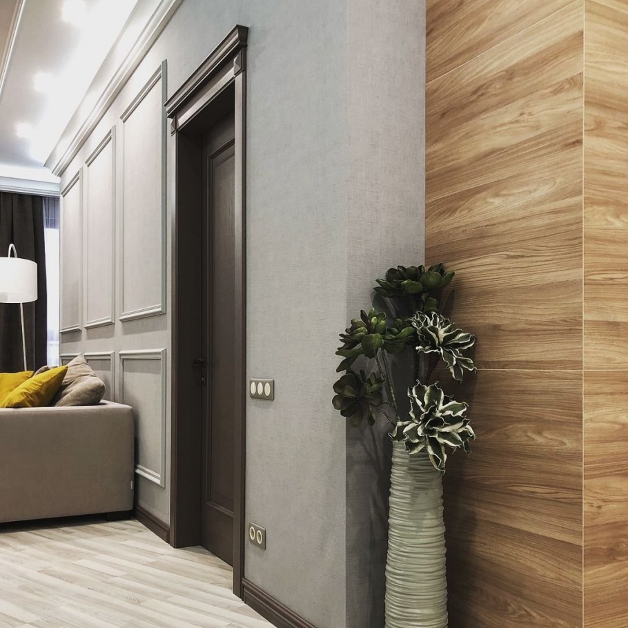 Отделка стен ламинатом в прихожей