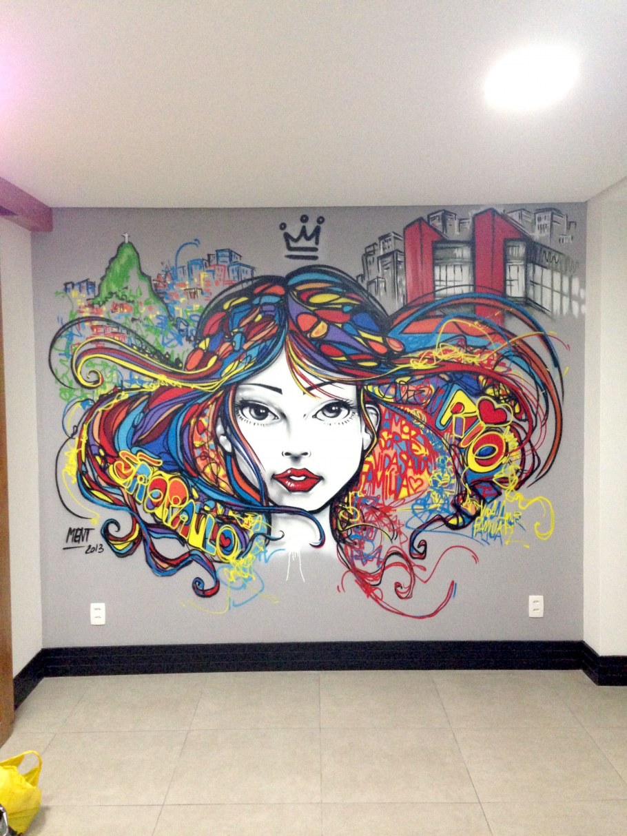 Разрисованные стены в комнате