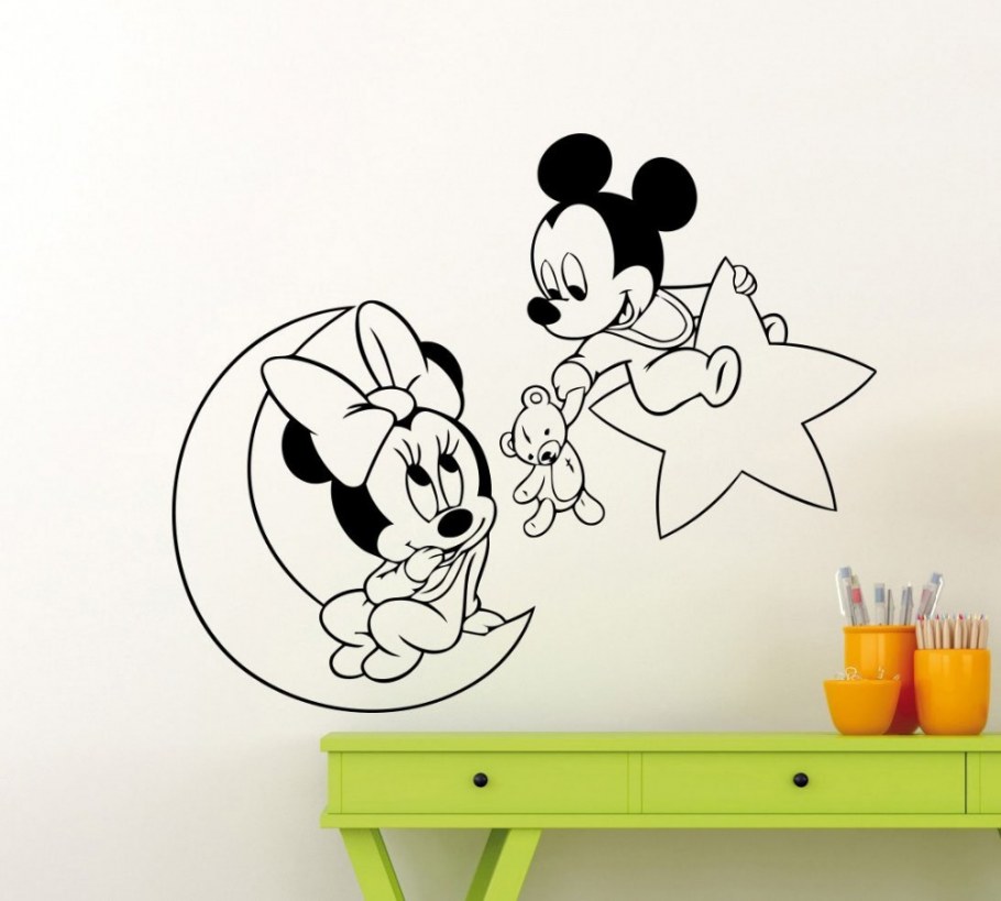 Декоративные узоры на стене