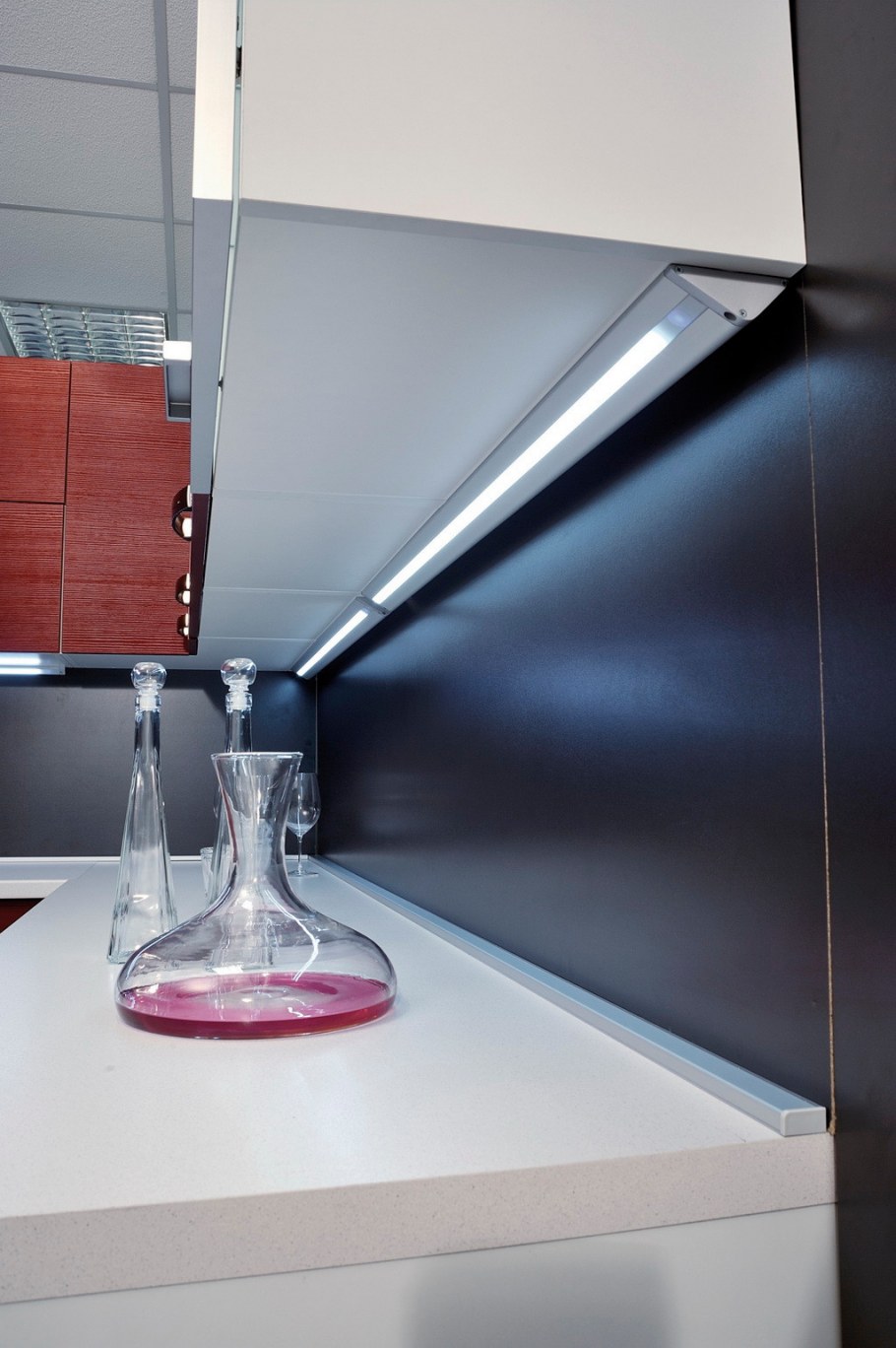 Подсветка для кухни под шкафы