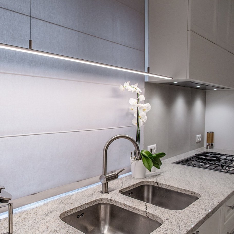 Профиль gola подсветкой верхний