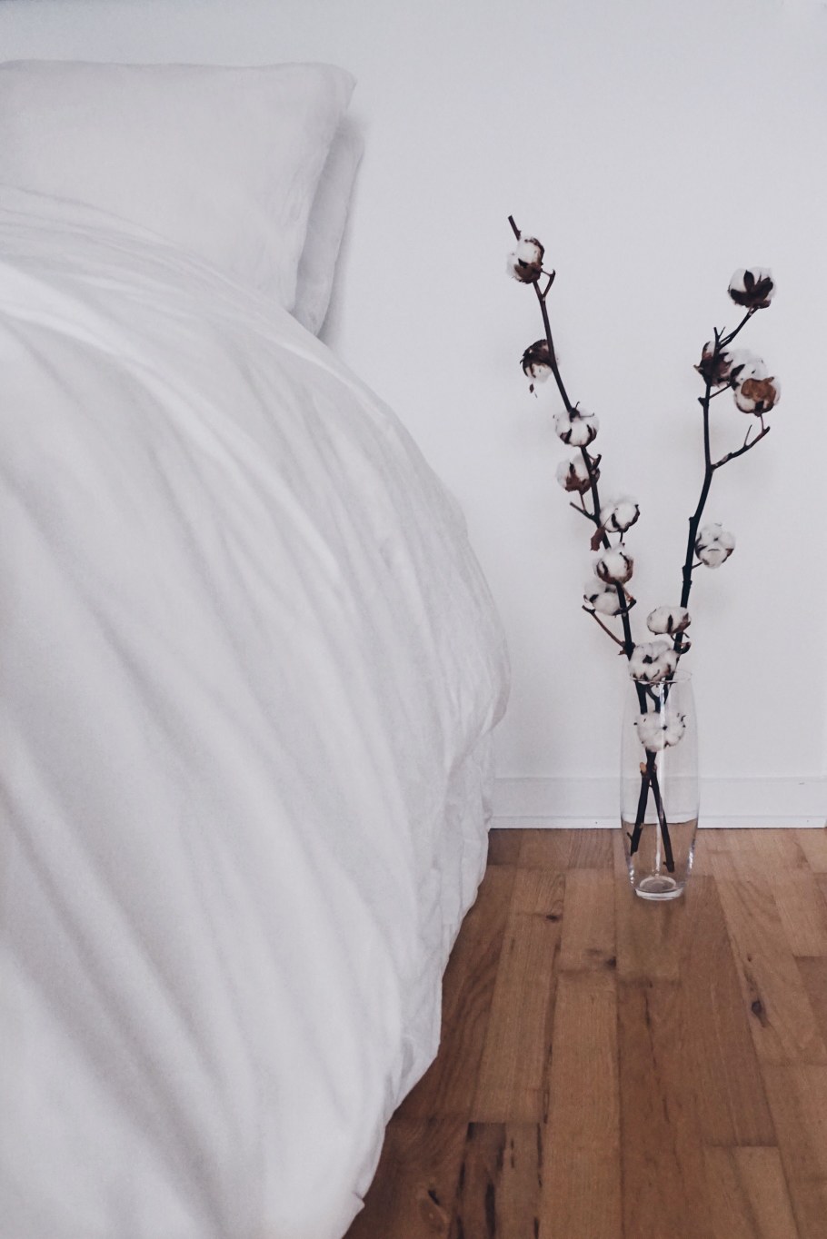 Минималистичные вазы для интерьера