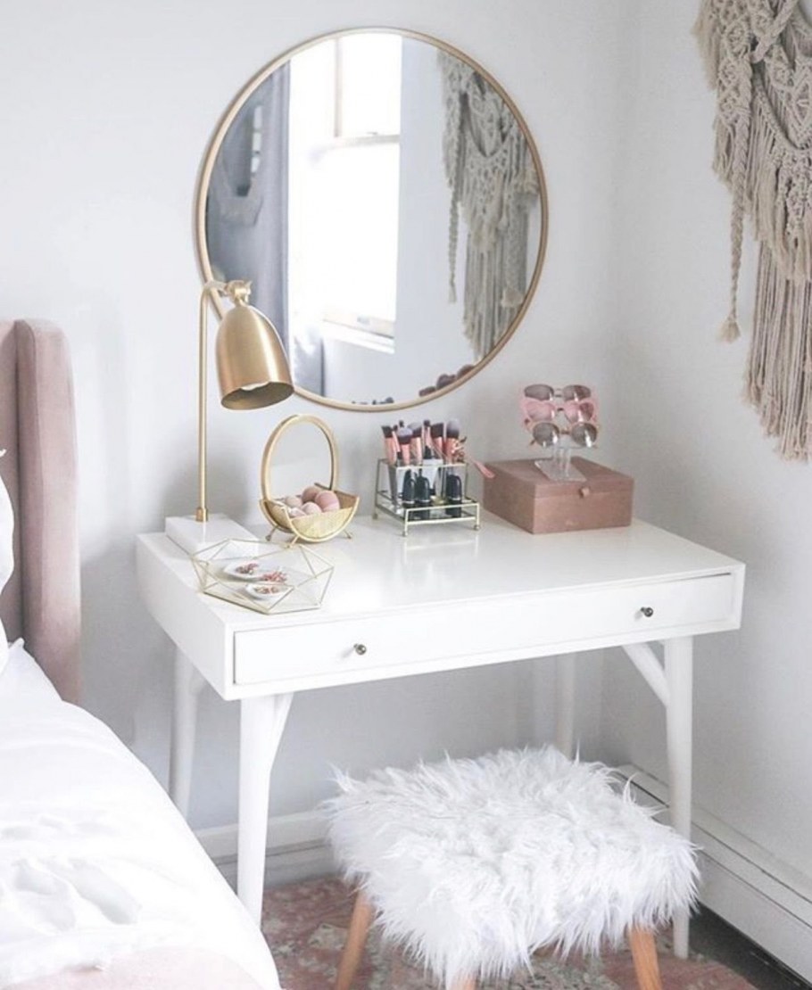 Женский уголок для косметики