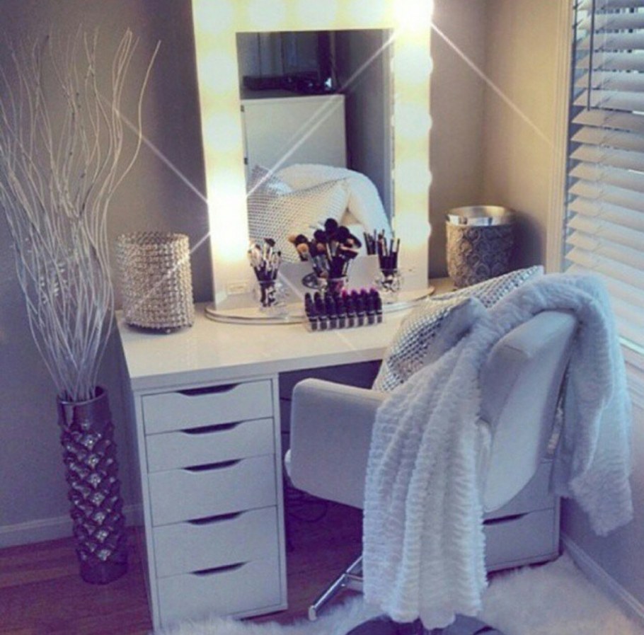 Украшение туалетного столика