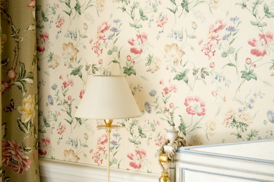 Holden Decor the Enchanted Garden 98871