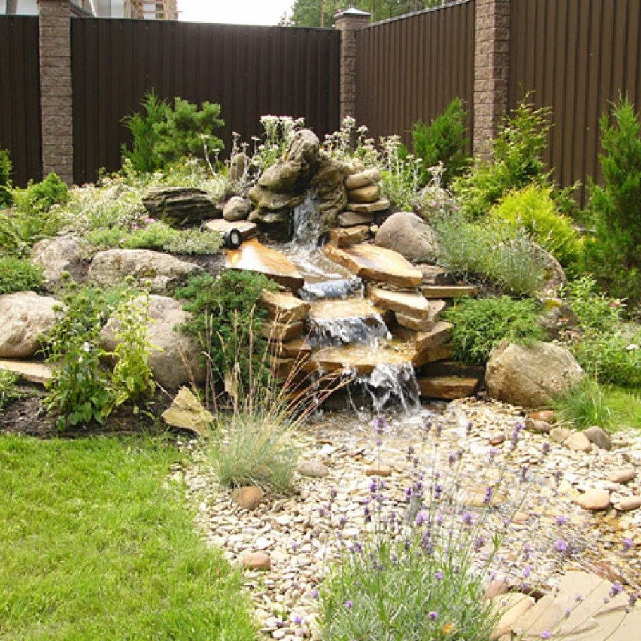 Альпийская горка с ельником