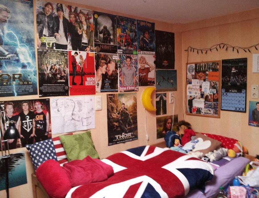 Комната с БТС постеры