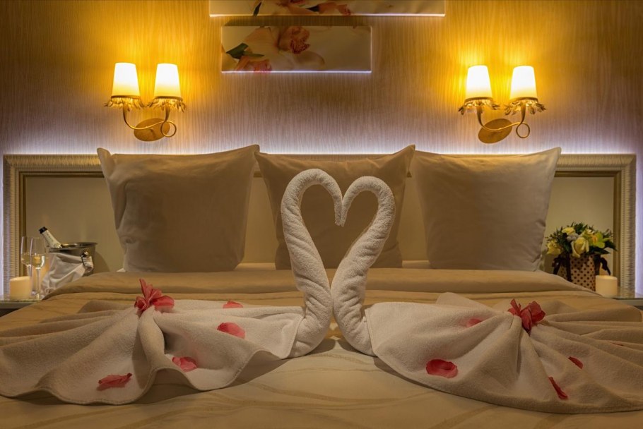 Украшение номера для молодоженов