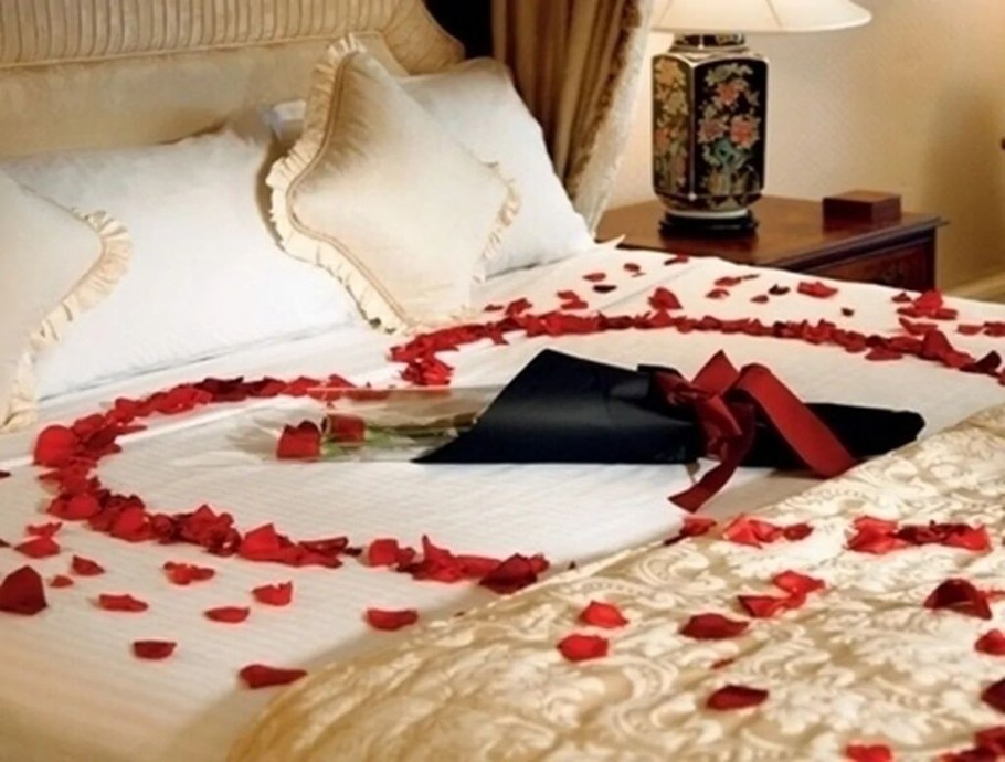 Романтическое украшение спальни