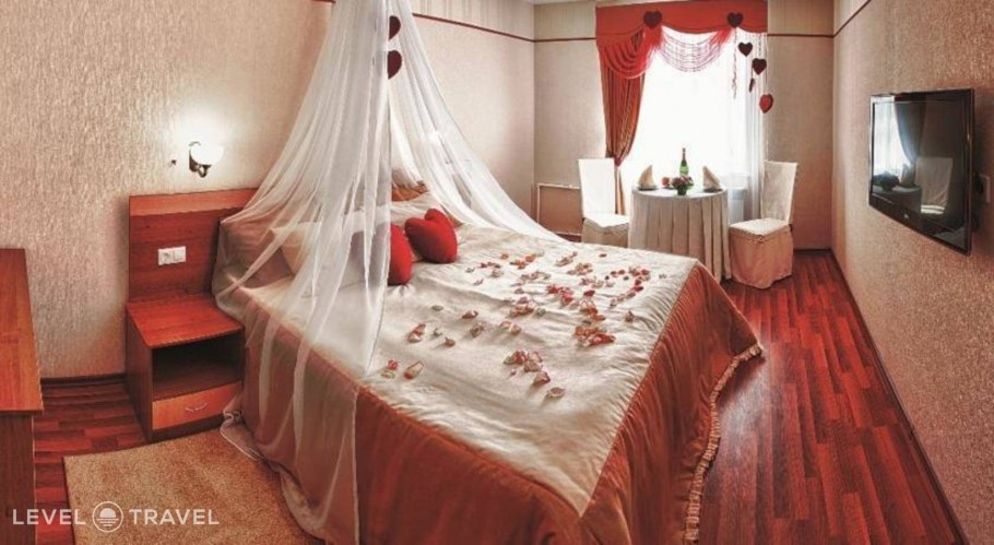 Украшение на кровати для молодоженов