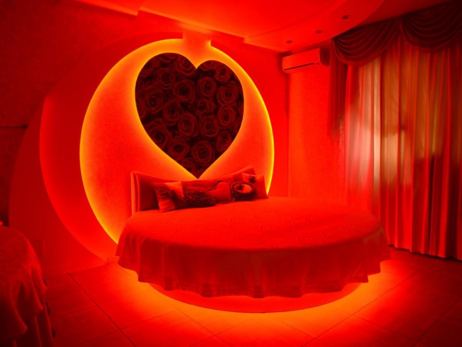 Диван для новобрачных