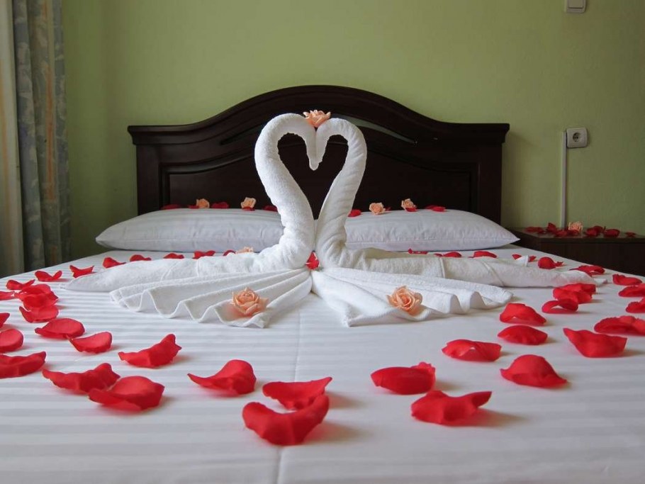 Украшение номера для молодоженов