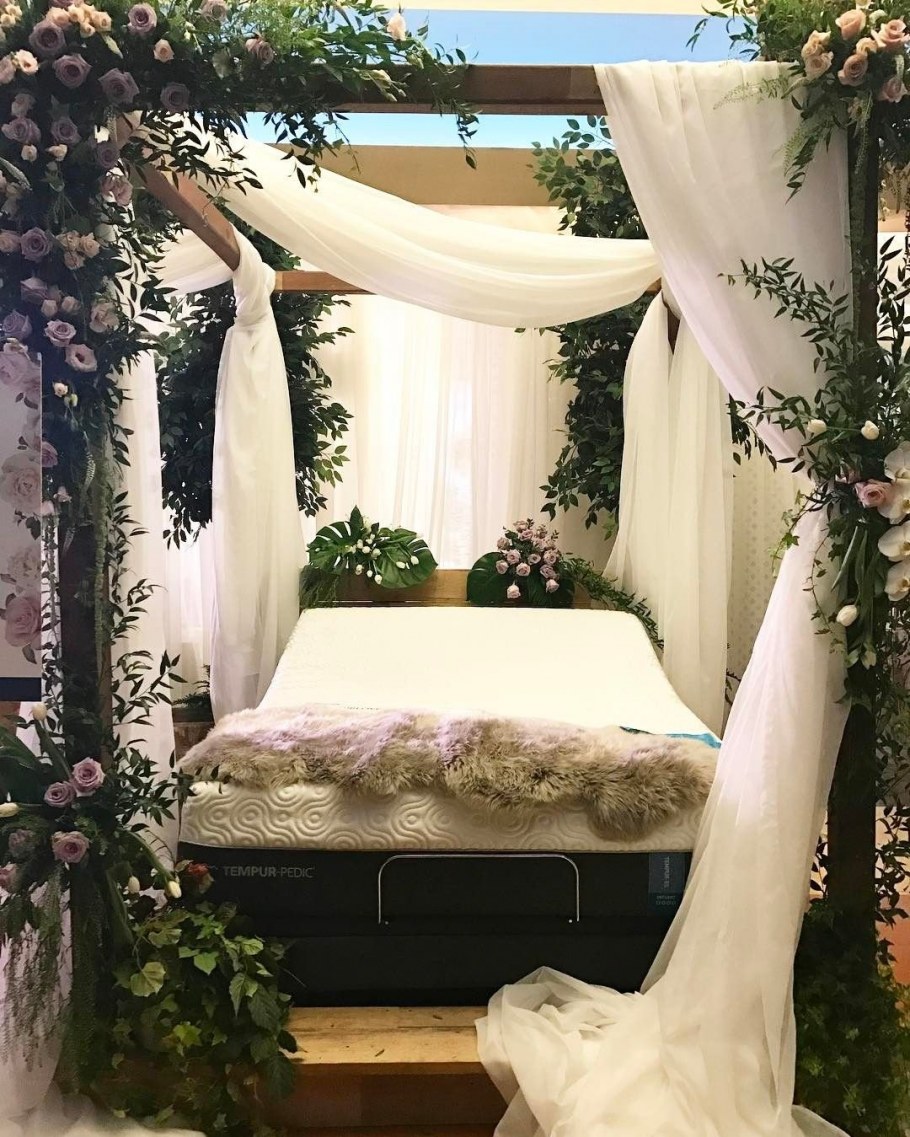 Кровать для молодоженов