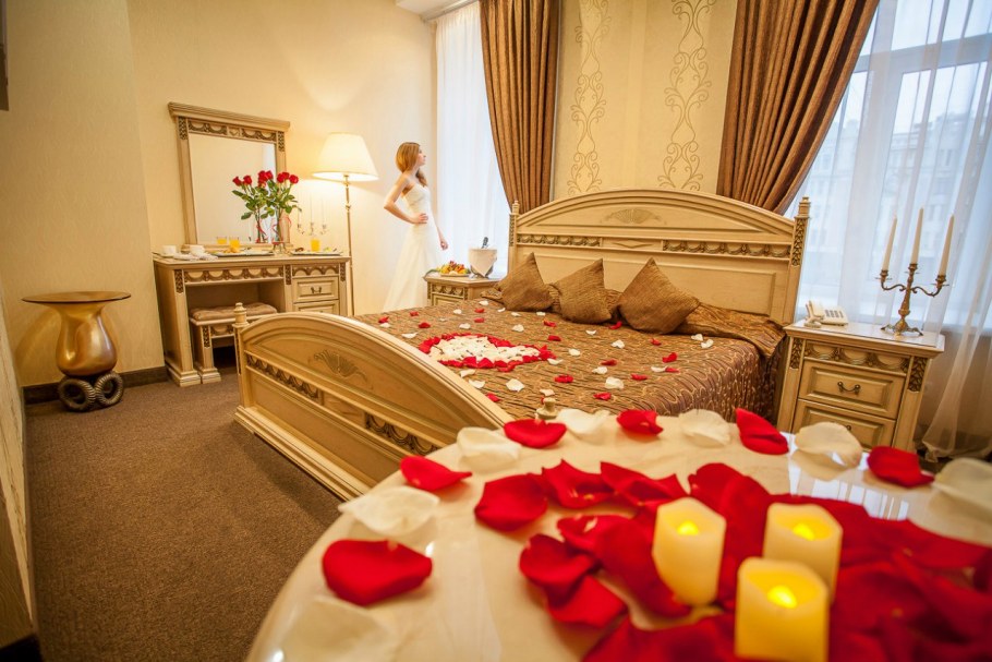 Романтическая кровать