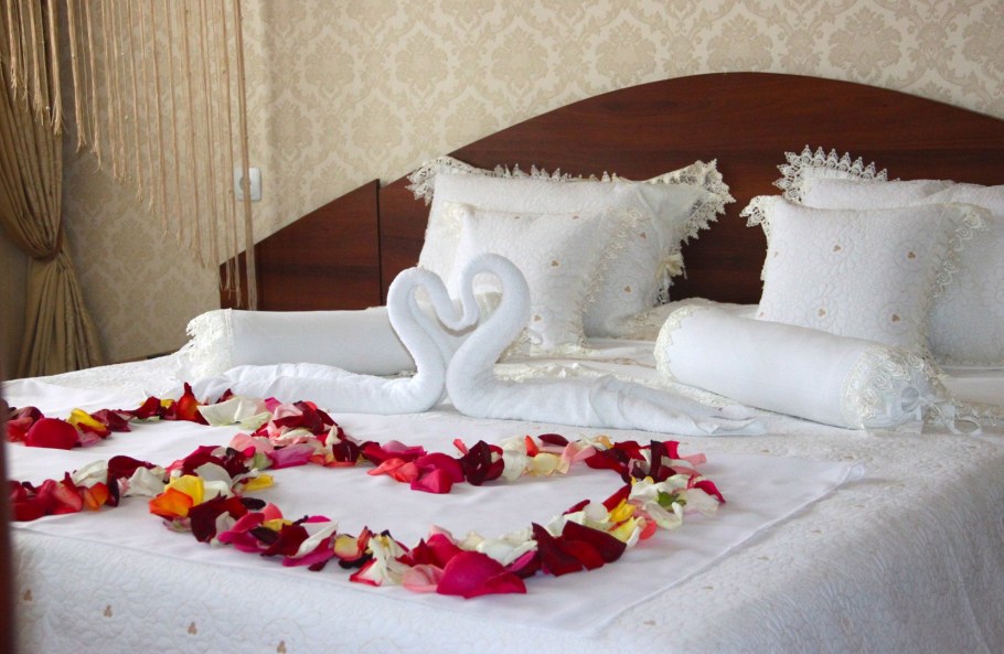 Романтичная кровать
