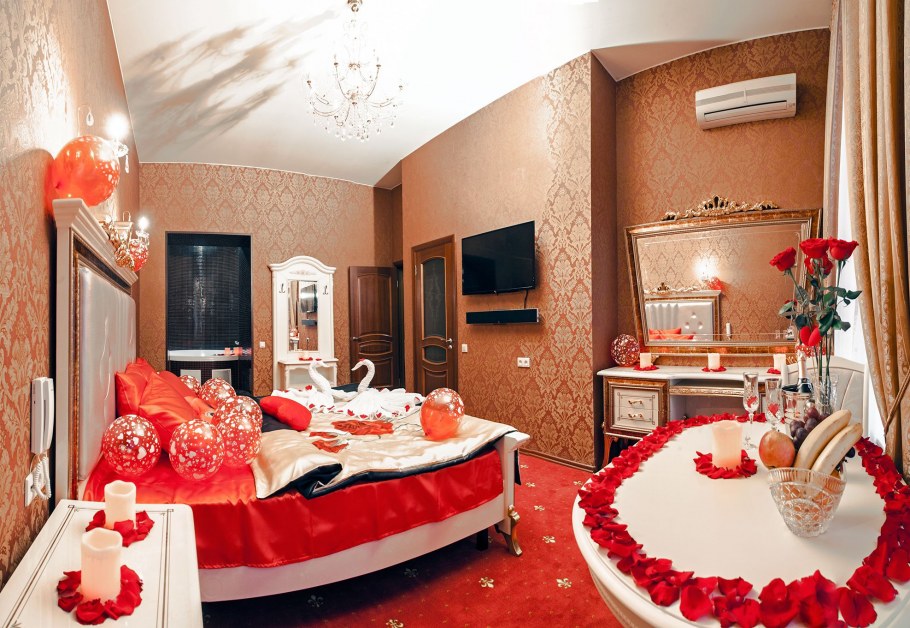 Кровать для молодоженов