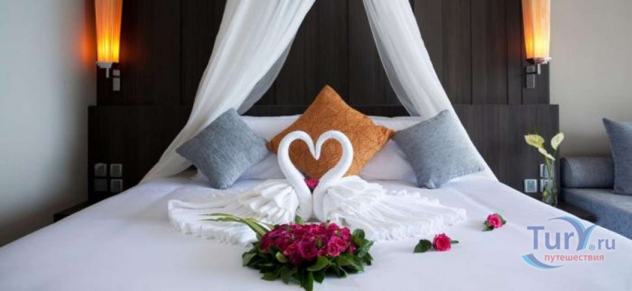 Шатер на берегу моря