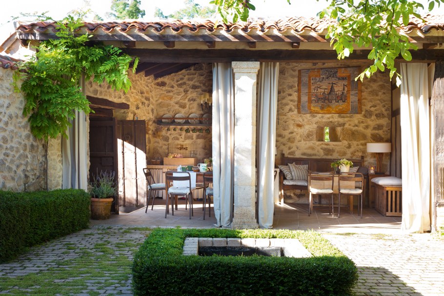 Испанский дворик патио