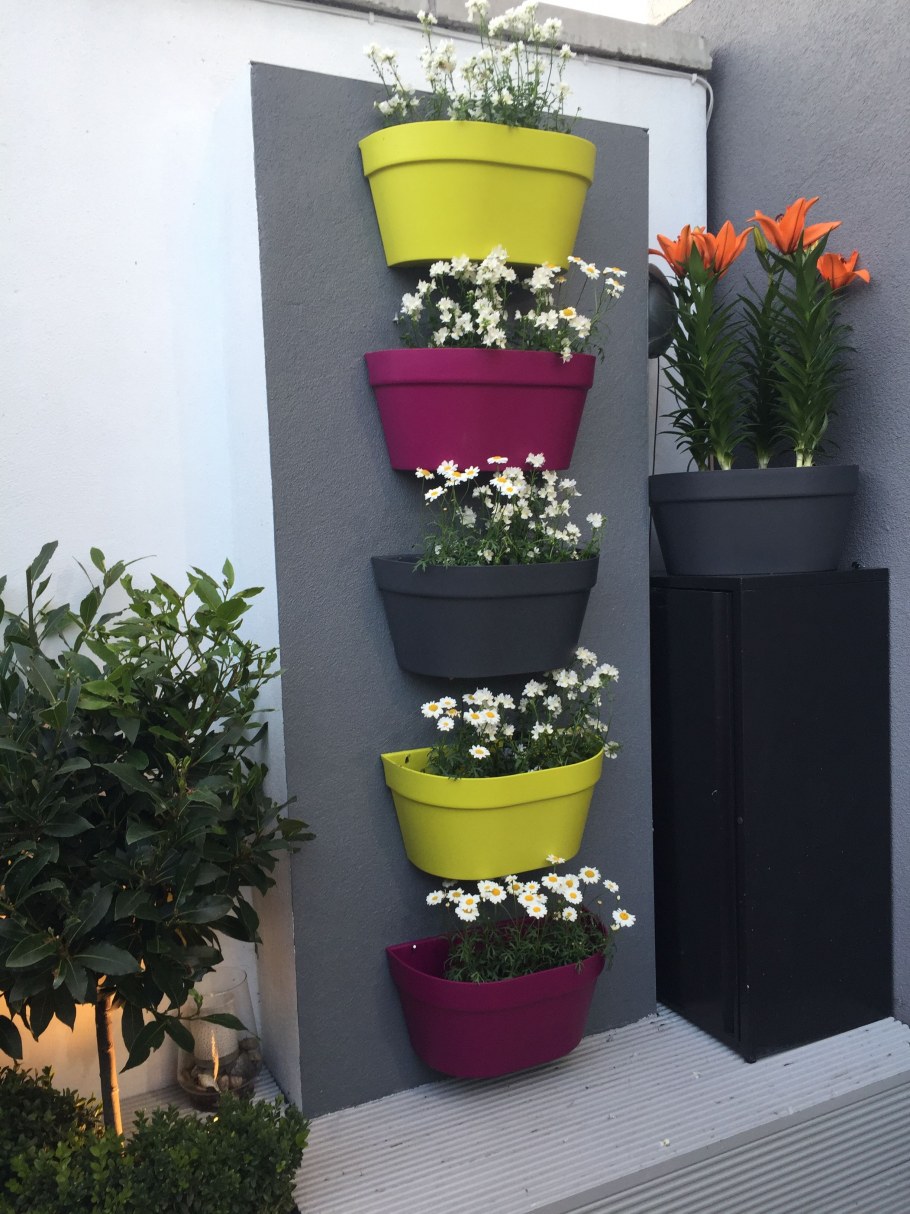 Клумбы вертикальные для петуний