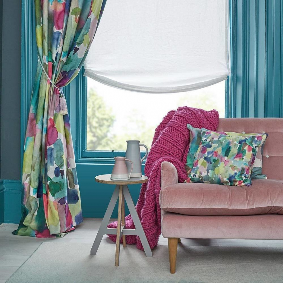 Шторы марсала в интерьере