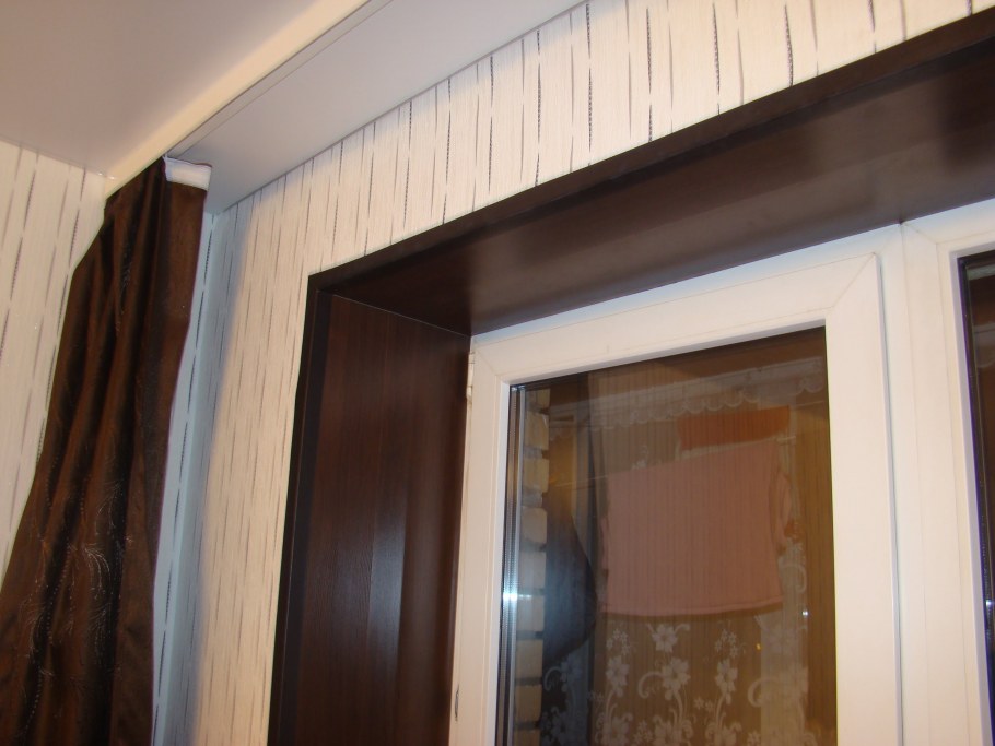 Деревянный подоконник и откосы