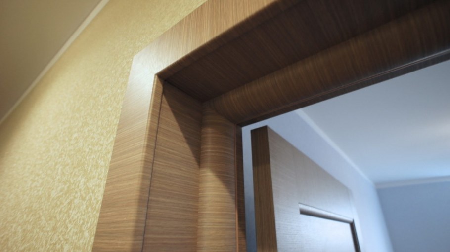 Дверной косяк изнутри сбоку