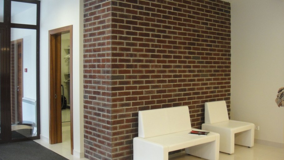 Кирпичная стена