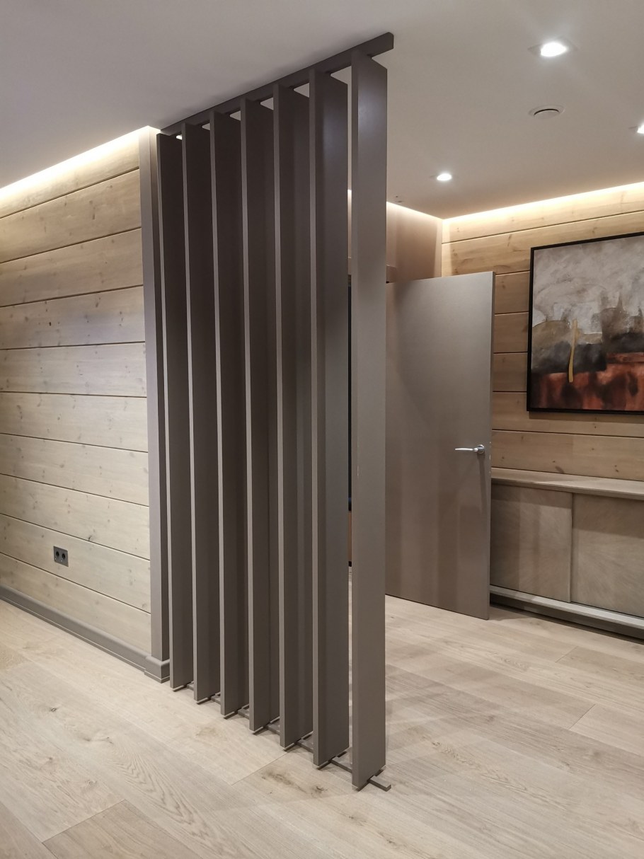 Поворотные рейки для зонирования