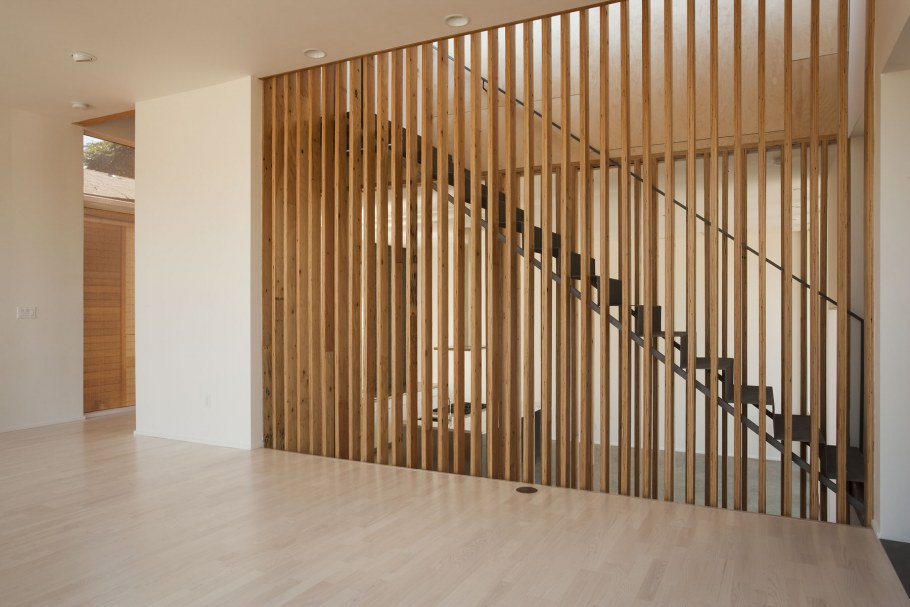 Реечные перегородки для лестницы