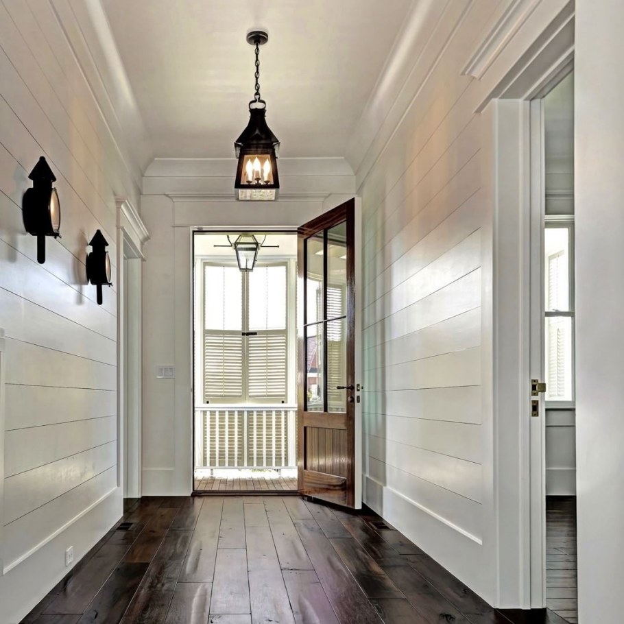 Прихожая отделанная вагонкой