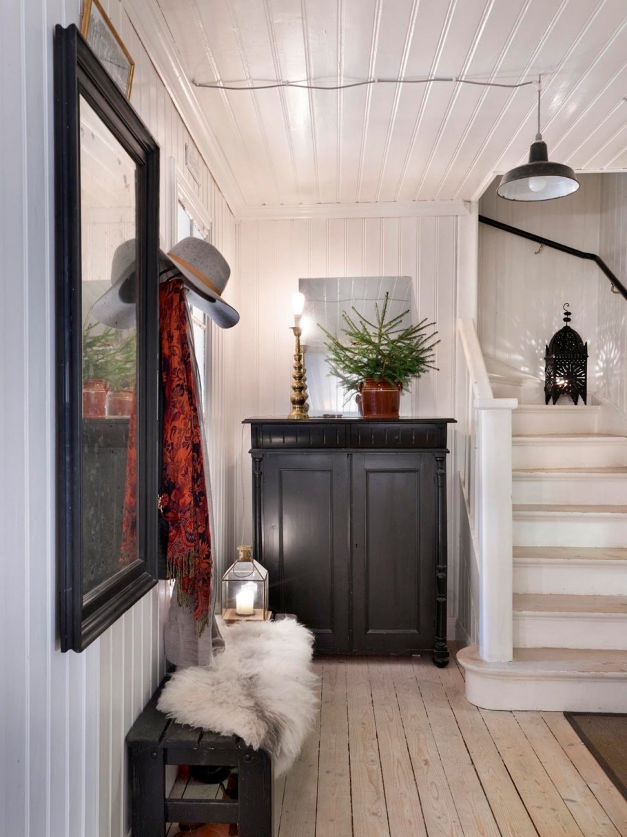 Отделка прихожей вагонкой