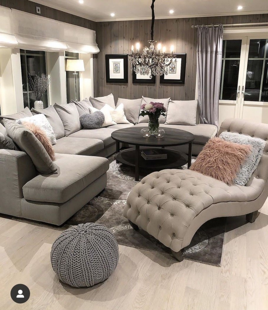 Компактный диван для гостиной