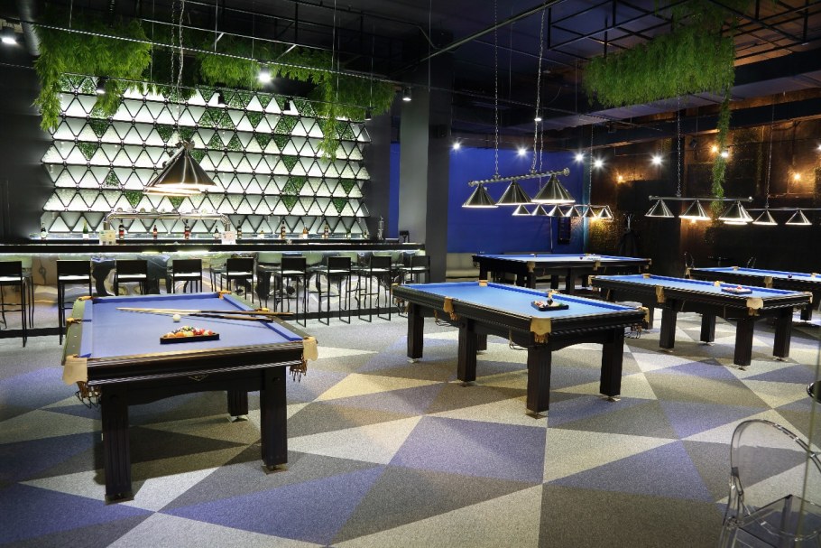 Бильярдная в баре