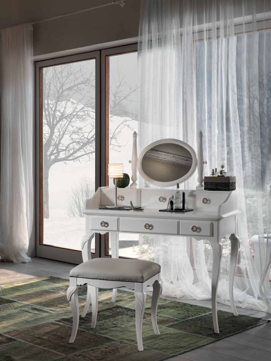 Туалетный столик зеркальный с ящиками и фигурными ножками Vivien