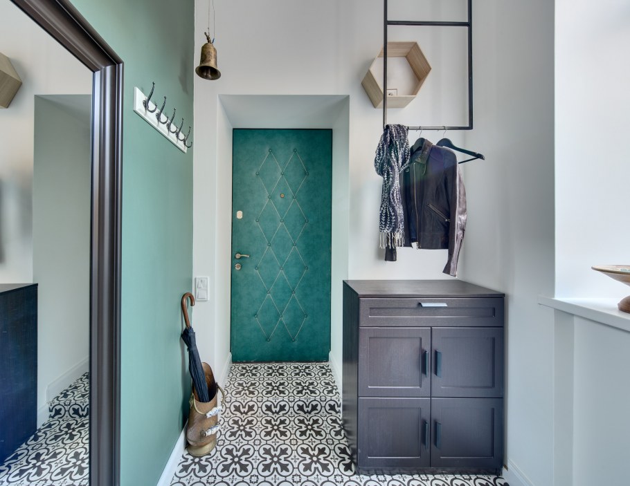 Интерьер прихожей в цвете морской волны