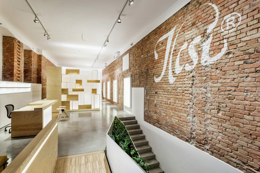 Интерьер салона красоты в белых тонах