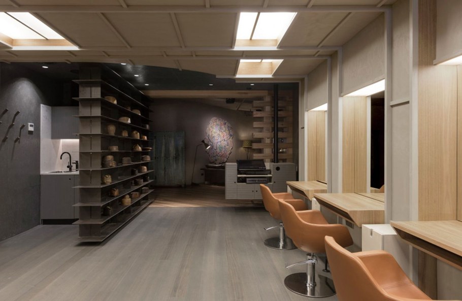 Необычный маникюрный салон