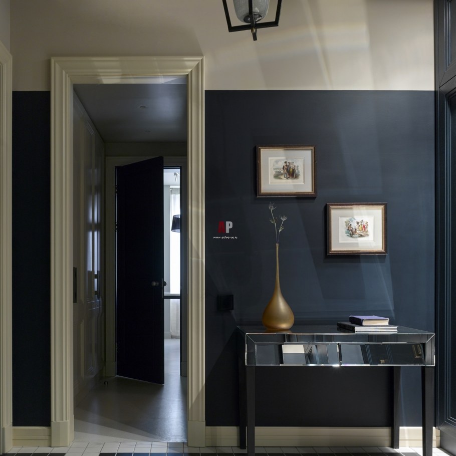 Интерьер темного коридора