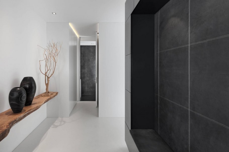 Яркая прихожая